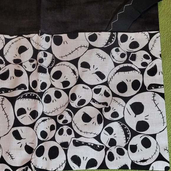 Black and white Nightmare Before Christmas kitchen 3 pocket waitress apron - Picture 2 of 4
